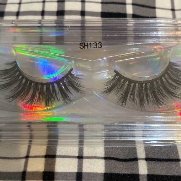 Lashes - Picture 2 of 2